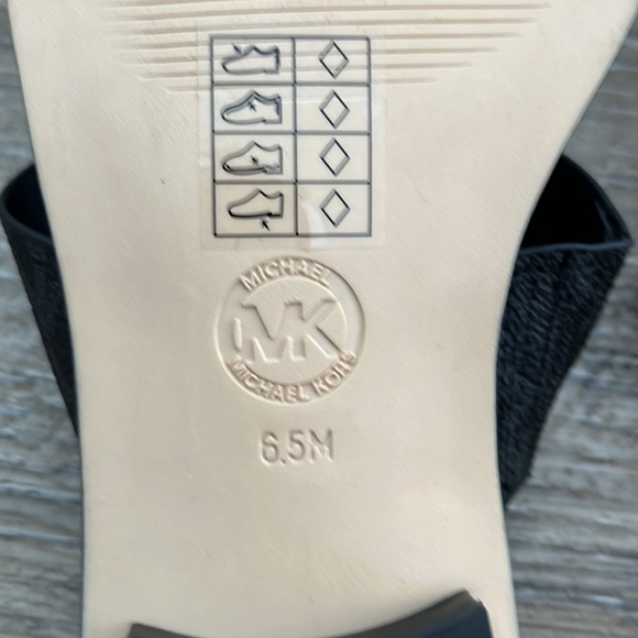 MICHEAL KORS FLAT SANDAL (NWOT) - Picture 4 of 7